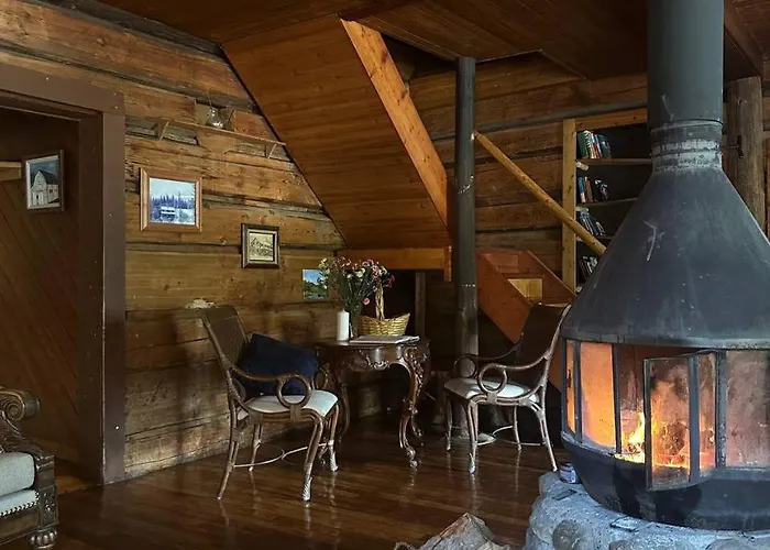 Rustic Beaverfoot Lodge Room N5
