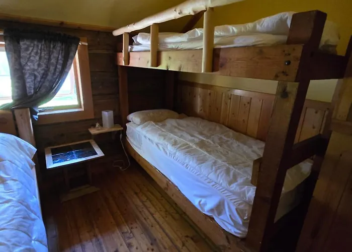 Rustic Beaverfoot Lodge Room N8