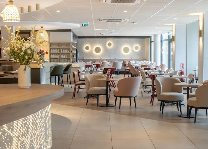Brit Hotel Nantes La Beaujoire - L'Amandine