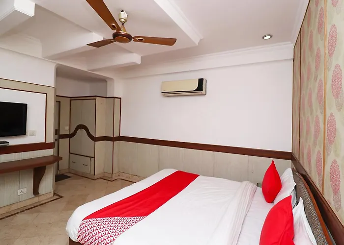 Oyo Hotel Solitaire & Restaurant