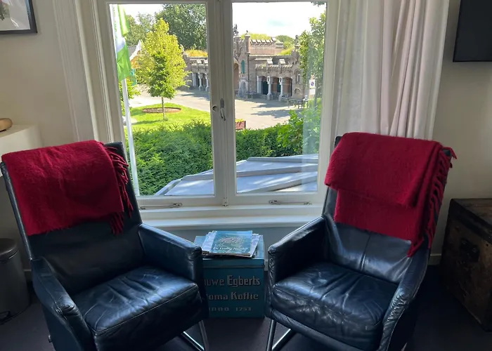 Room One-Twenty-One Naarden