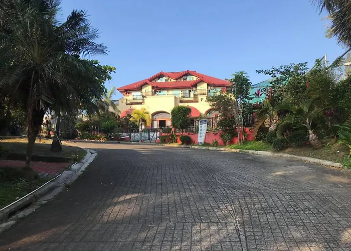 Tahanan Lakeview Hotel