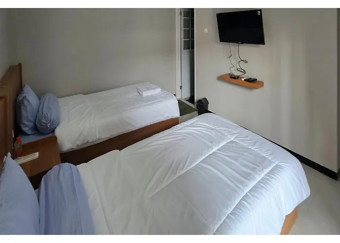 Guest House Saqeena Syariah Near Blitar Park Redpartner