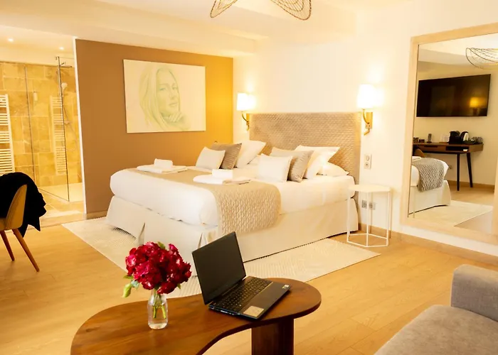 Le Central Boutique Hotel