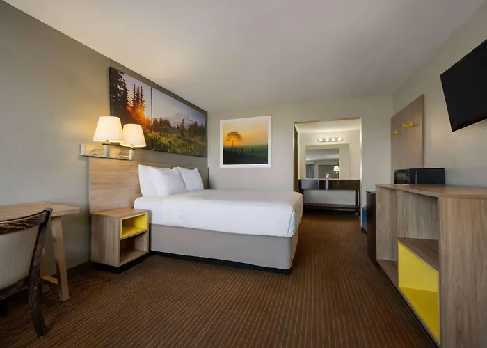 Days Inn By Wyndham Fresno South