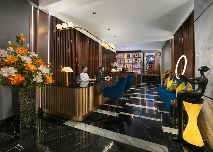 Aurora Central Hotel