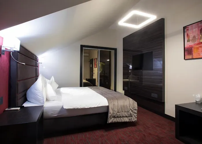 The Fifth Floor By Old Town Hotel