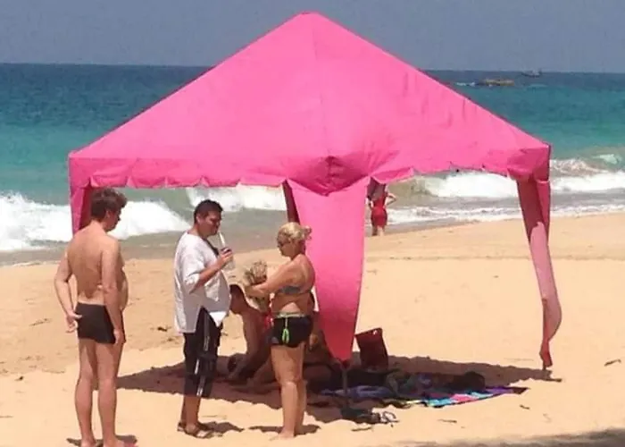 Rainbow Beach Hotel