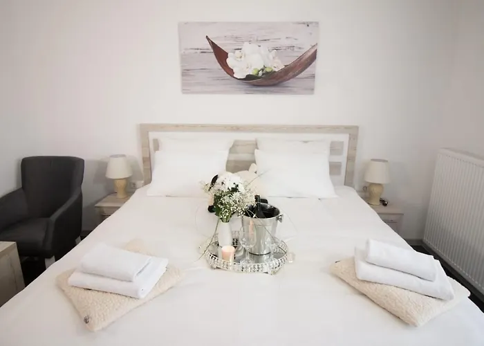 Aparthotel "Queen Zina"