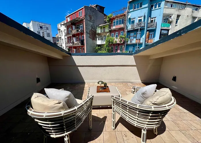 Weingart Suites Hotel