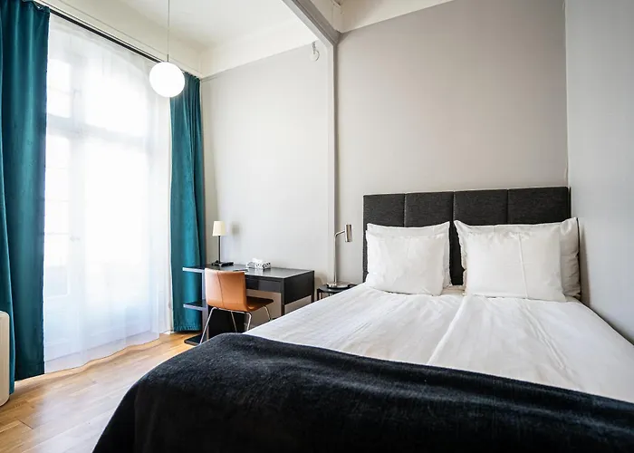 Queen'S Hotel By First Hotels