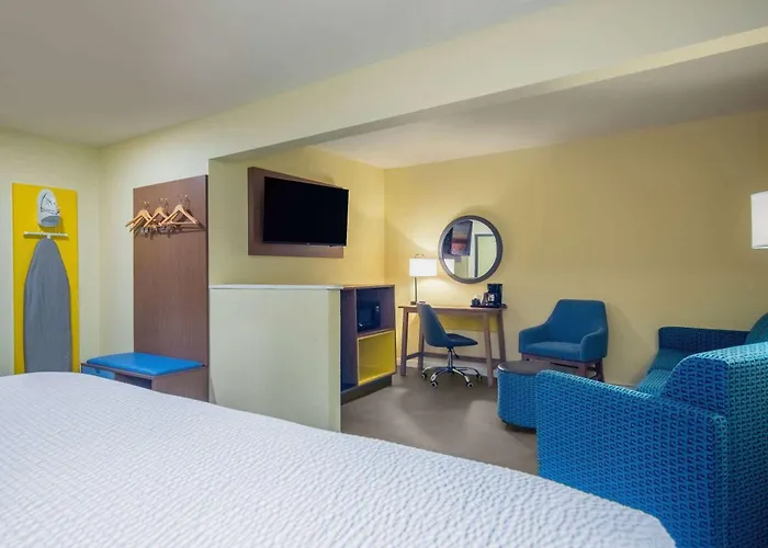 Days Inn & Suites By Wyndham Waterloo