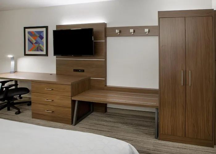 Holiday Inn Express & Suites - Valencia - Santa Clarita By Ihg