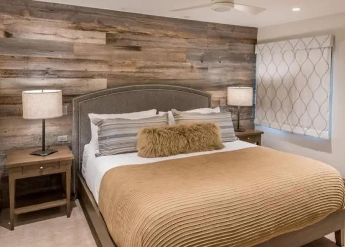 Aspen Downtown Luxury: 3-Bedroom with Pool, Hot Tubs & Game Room