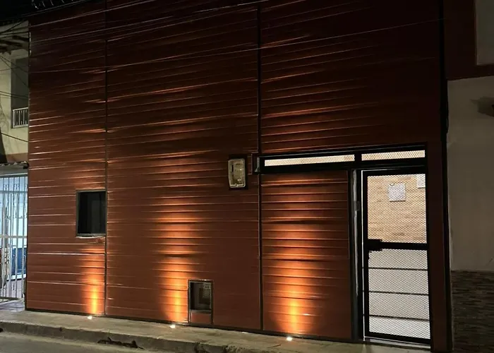 Hotel La Fabrica Cerca Al Aeropuerto