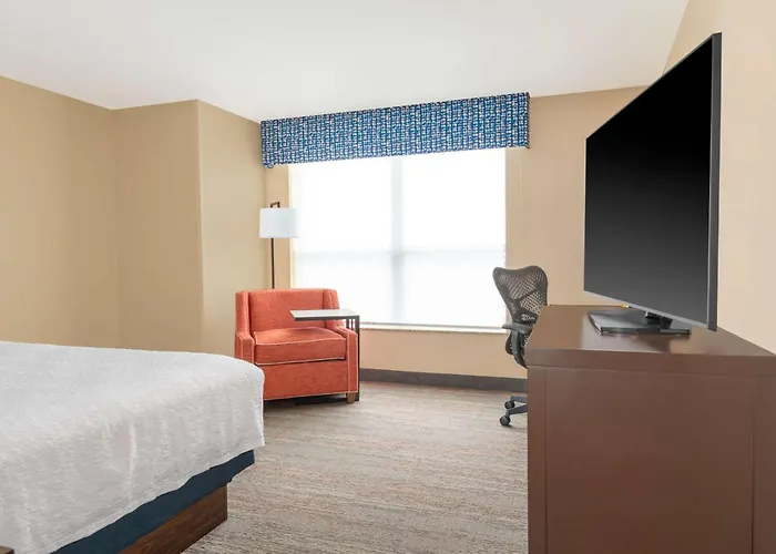Hampton Inn & Suites Madison Downtown