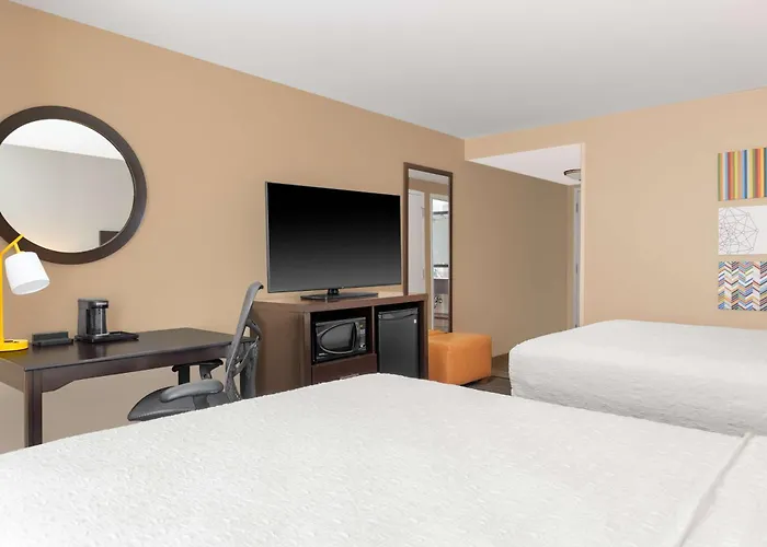 Hampton Inn & Suites Madison Downtown