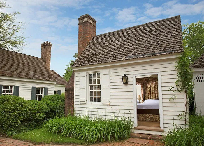 Colonial Houses, An Official Colonial Williamsburg Hotel