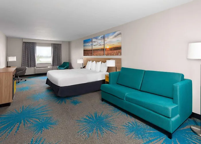 Days Inn & Suites By Wyndham Morris I-80