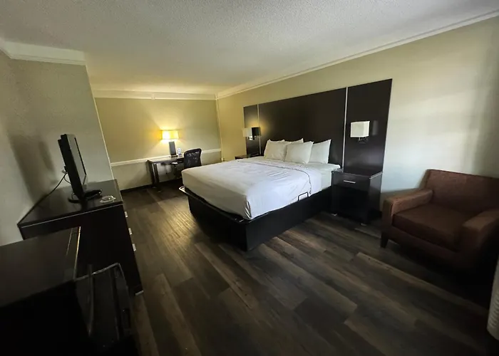 Quality Inn & Suites Tuscaloosa Near University