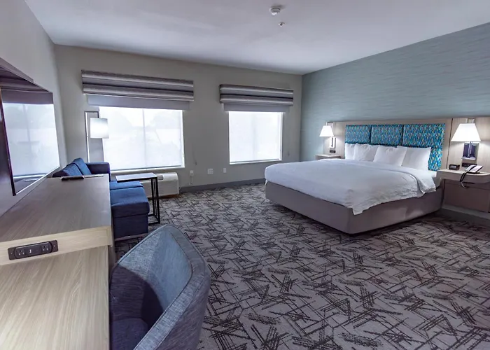 Hampton Inn & Suites Denton