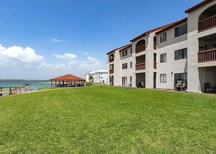 Sunset Harbor Palms 1-204