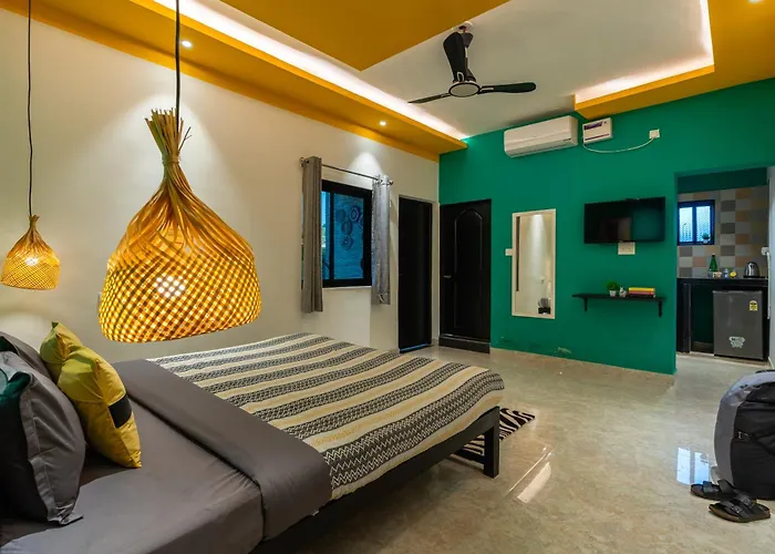 Whoopers Boutique Hotel Morjim