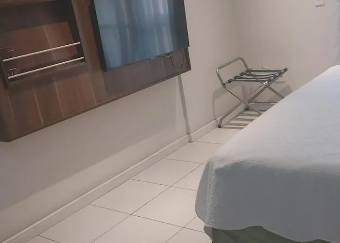Flat com varanda, quarto de Morador Hotel 1112