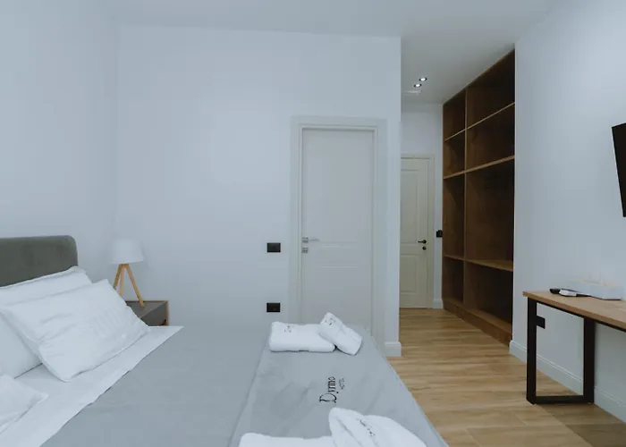 Dyrmo Hotel