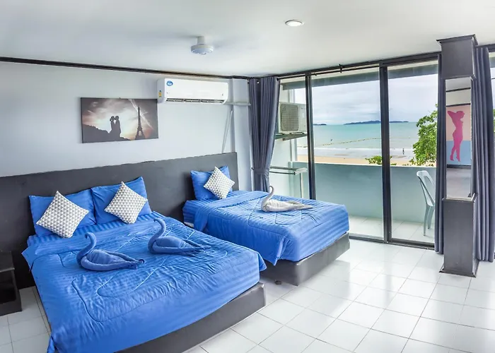 Happy Jomtien - Direct Beach Access, Sea View & Central Location
