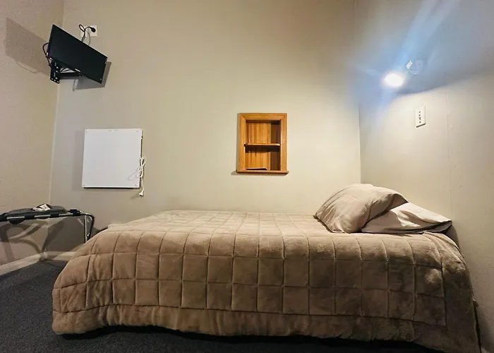 Merrylees Budget Hotel