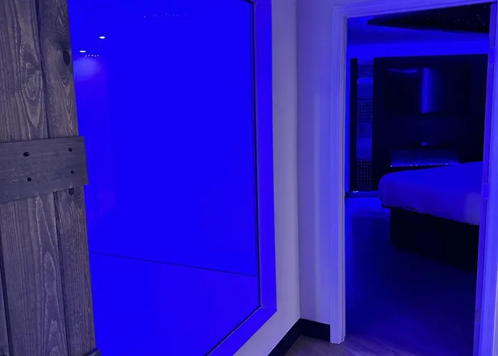 Imperial Suites, Adults Only