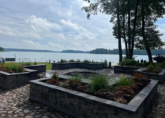 Oficerski Yacht Club