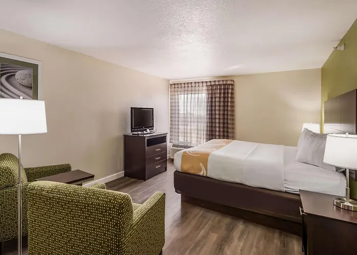Quality Inn & Suites Quincy - Downtown