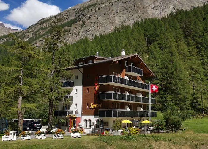 Ski-In/Ski-Out Hotel Sport