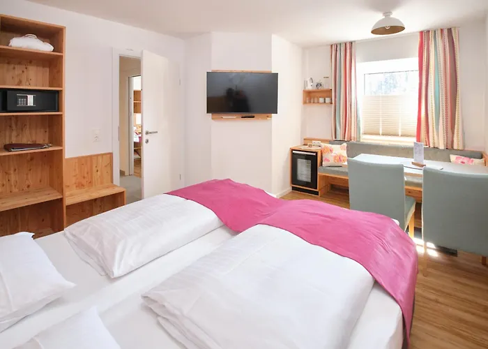 Santner, Hotel