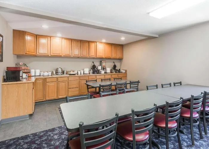 Super 8 By Wyndham Beloit