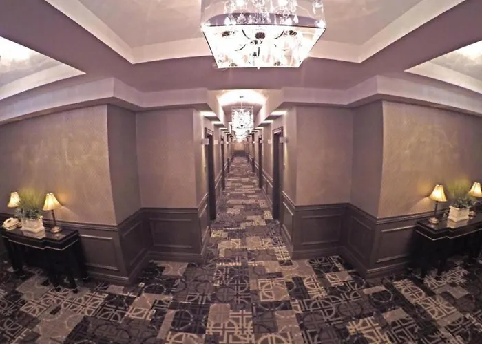 Grand Hotel & Suites