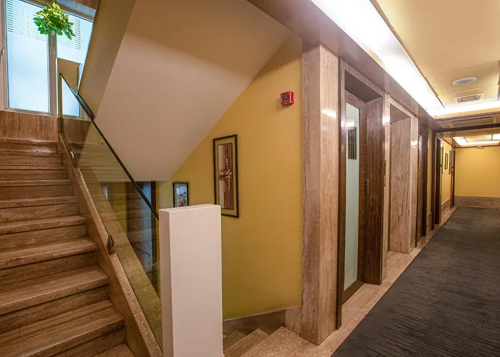 Hotel Bawa Continental Juhu Beach