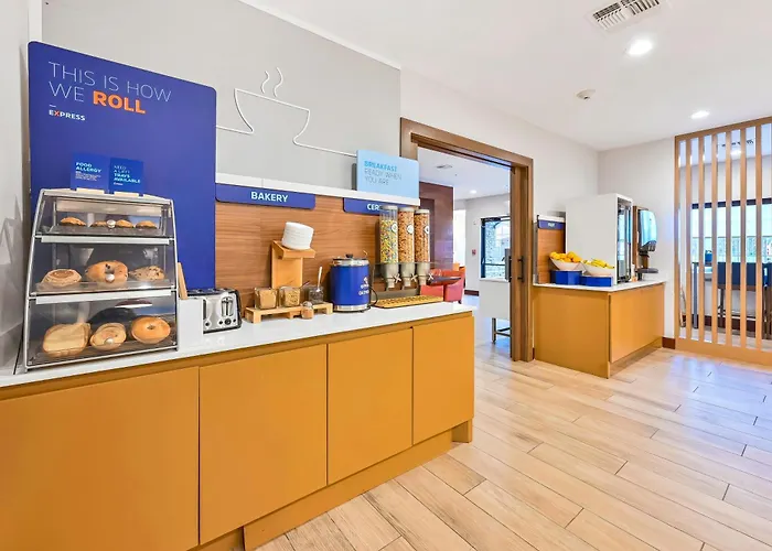 Holiday Inn Express Palestine By Ihg