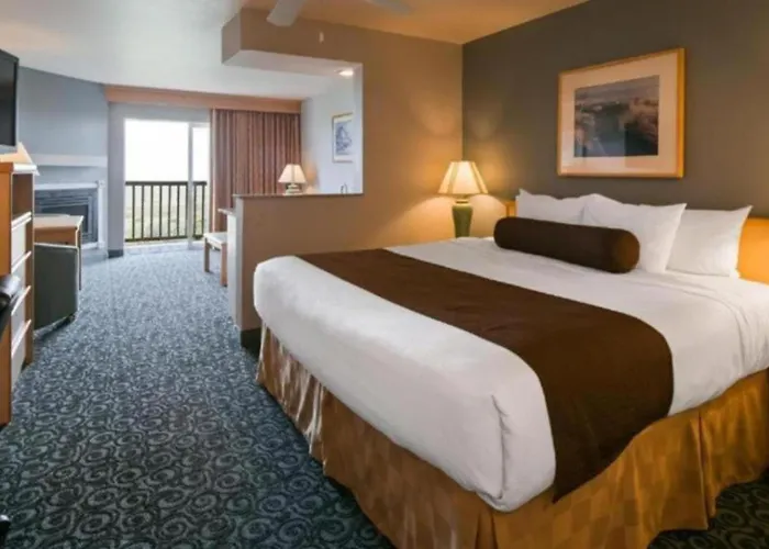 Lighthouse Suites Inn