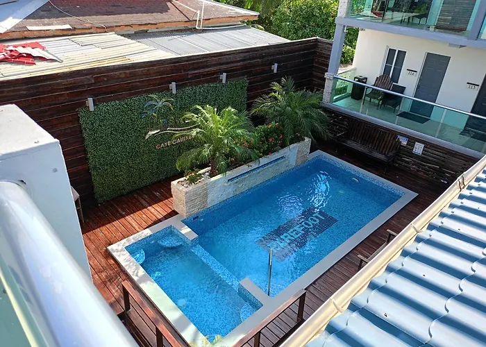 Barefoot Caye Caulker Hotel