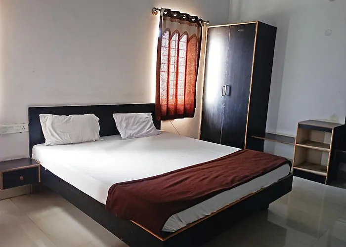 Savanur Deluxe Lodge