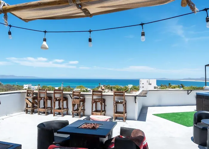 Casa Arrecife - Dorado Suite, Fast Wifi & Balcony! Beach Is Steps Away!