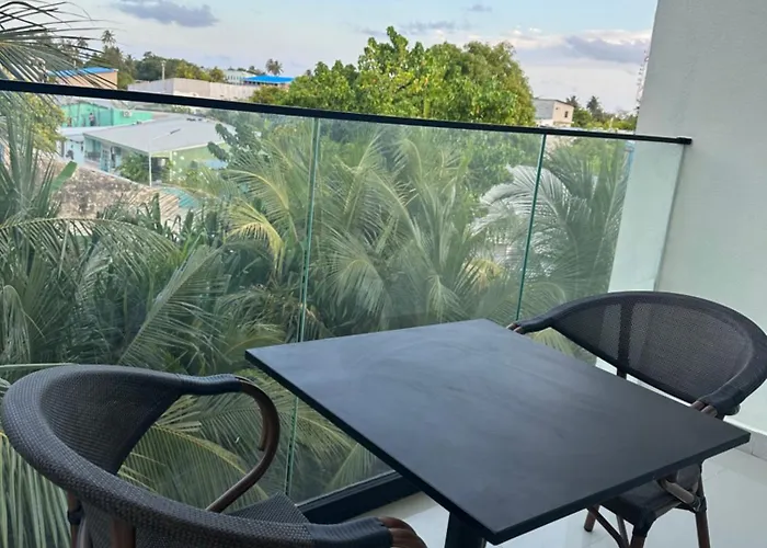 Yuvi Blue Guesthouse At Himmafushi