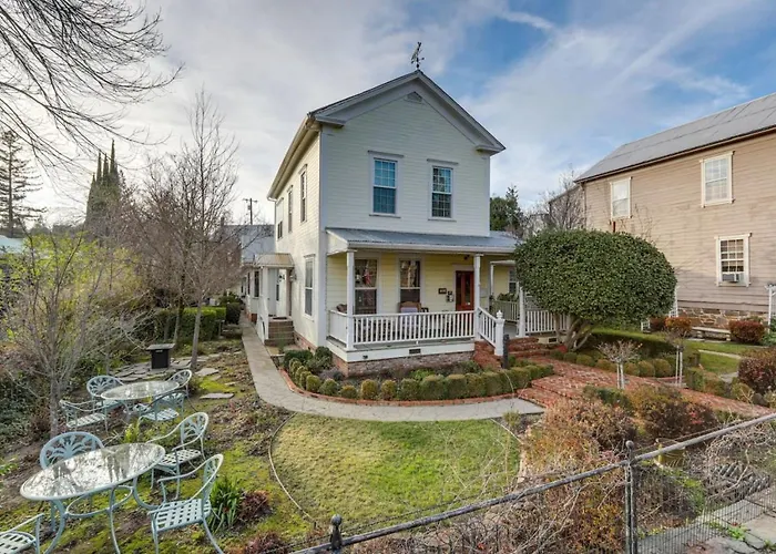 Romantic Victorian Getaway The Hideaway