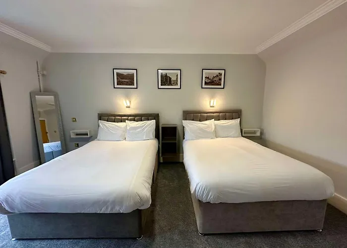 Airlie Arms Hotel