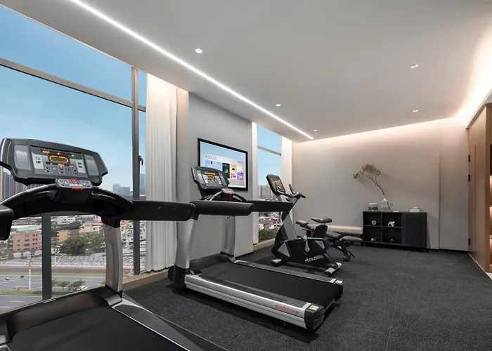 Atour Hotel Jiangmen Huayin Plaza