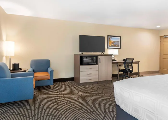 Best Western Plus Heritage Inn