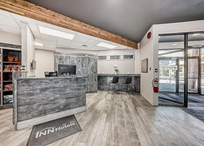 Invermere Inn & Suites